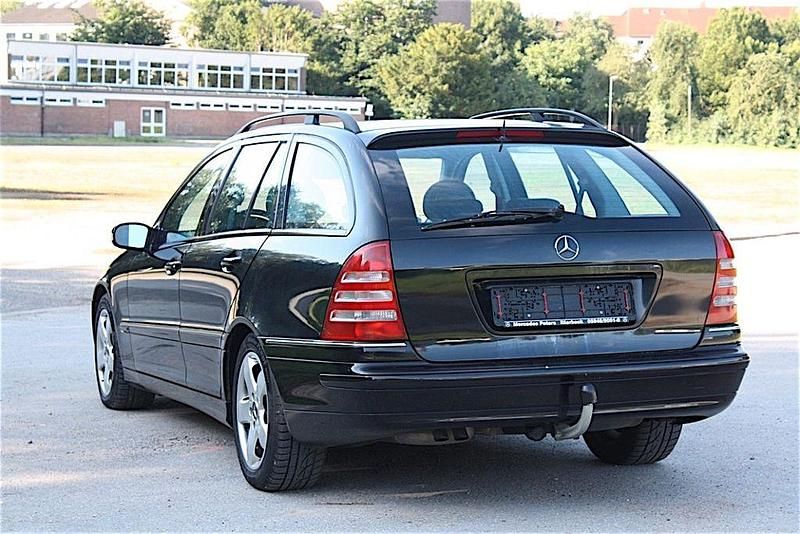 Gebraucht Mercedes C320 Avantgarde 218 PS (160 kW) 2004 Schwarz Kombi