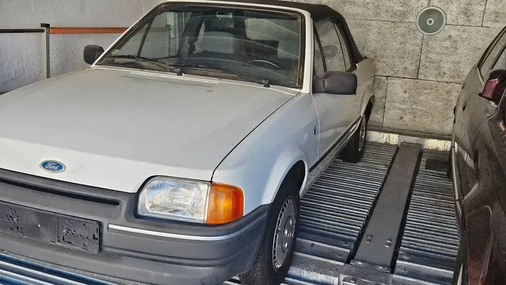 Gebraucht Ford Escort Cabriolet 54 PS (39 kW) 1987 Weiß Cabrio