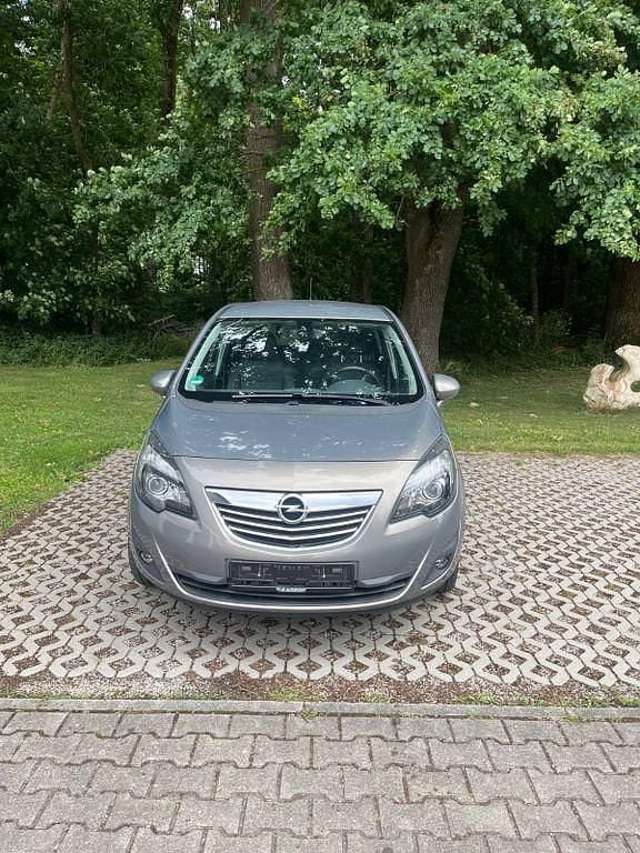 Grau Gebraucht 2010 Opel Meriva Van / Kleinbus | 5.000 € (Fairer Preis) - Bild 1/4