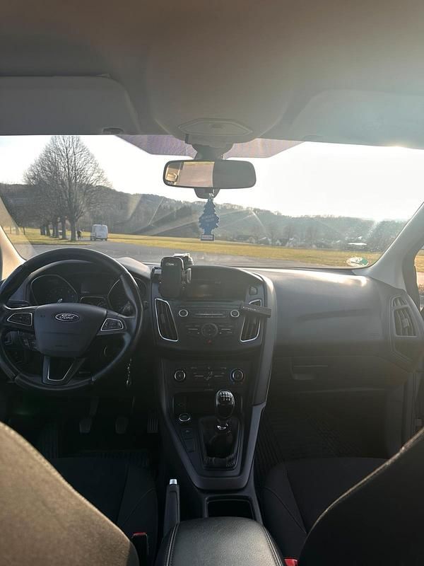 Gebraucht Ford Focus 125 PS (91 kW) 2016 Braun Limousine