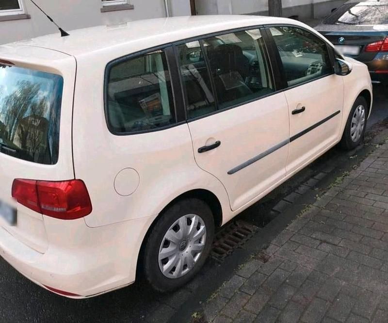 Gebraucht VW Touran 140 PS (102 kW) 2015 Gelb Van / Kleinbus