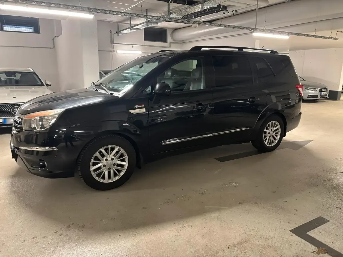 Gebraucht SsangYong Rodius 155 PS (114 kW) 2014 Schwarz Van / Kleinbus