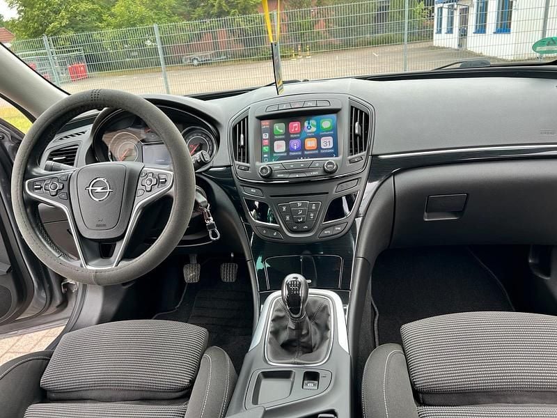 Grau Gebraucht 2015 Opel Insignia Kombi | 9.699 € (Etwas zu teuer) - Bild 1/4