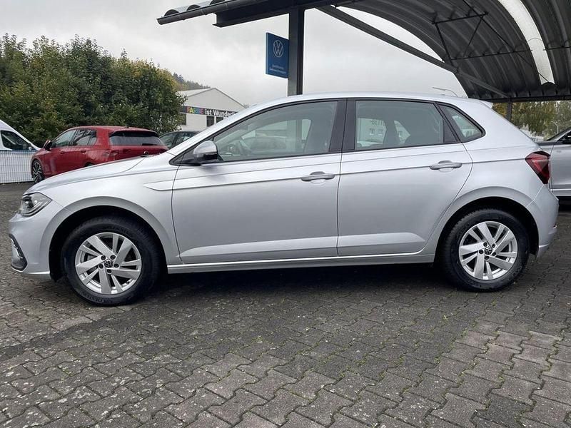 Gebraucht VW Polo Style 95 PS (69 kW) 2022 Reflexsilber (metallic) Kleinwagen