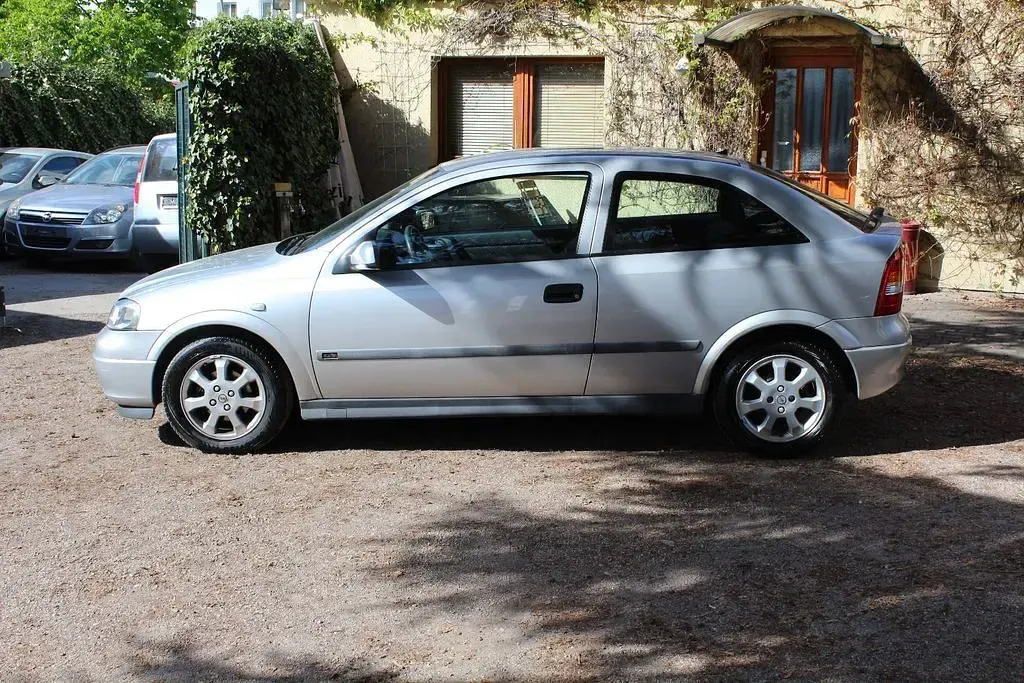 Gebraucht Opel Astra Selection 84 PS (61 kW) 2001 Silber Kleinwagen