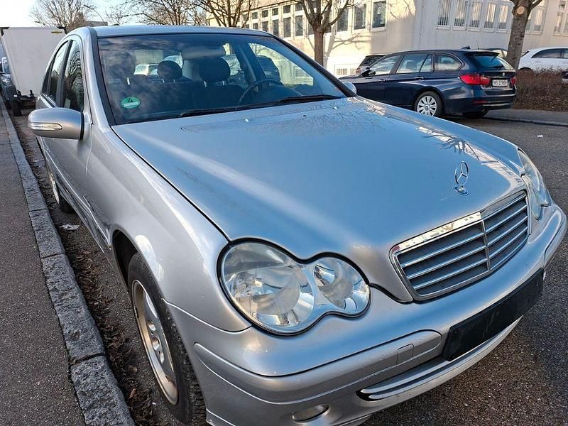Gebraucht Mercedes C200 Classic 122 PS (89 kW) 2004 Silber Limousine