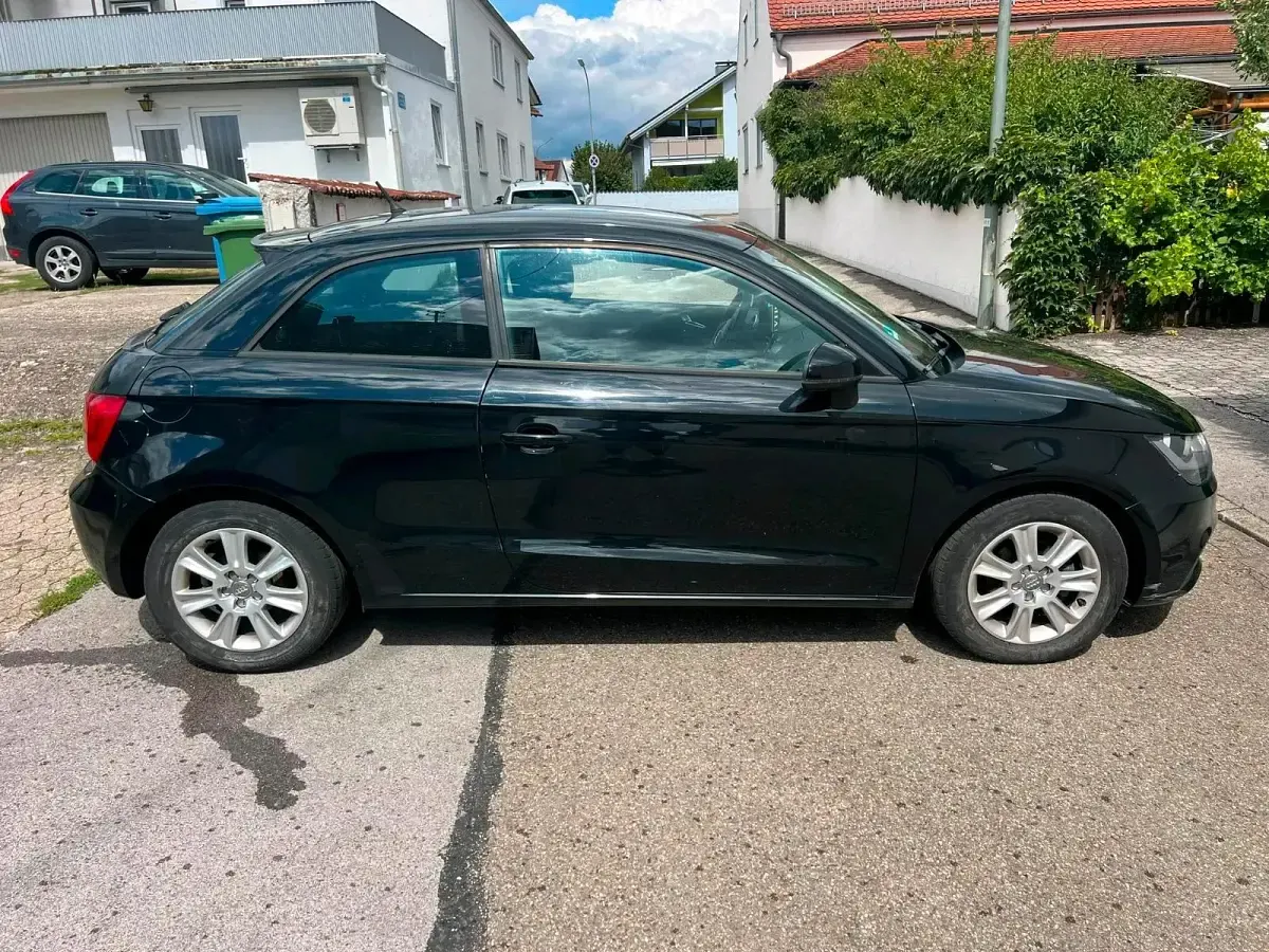 Gebraucht Audi A1 90 PS (66 kW) 2012 Schwarz Kleinwagen