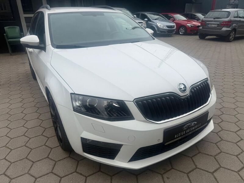 Weiß Gebraucht 2017 Skoda Octavia RS Kombi | 13.400 € (Guter Preis) - Bild 1/4