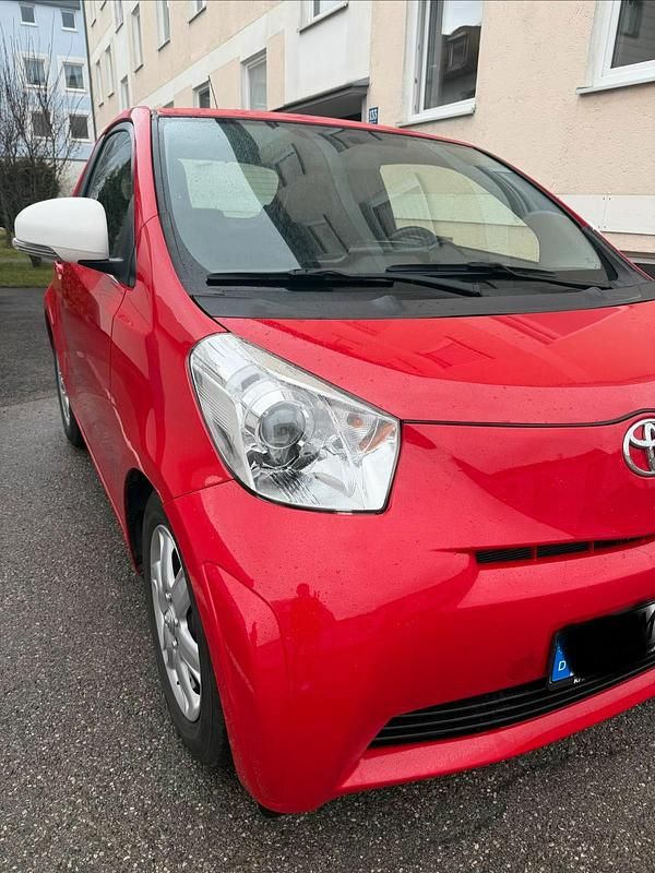 Gebraucht Toyota iQ 68 PS (50 kW) 2014 Rot Kleinwagen