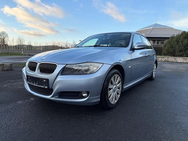 Gebraucht BMW 318 143 PS (105 kW) 2010 Blau Limousine