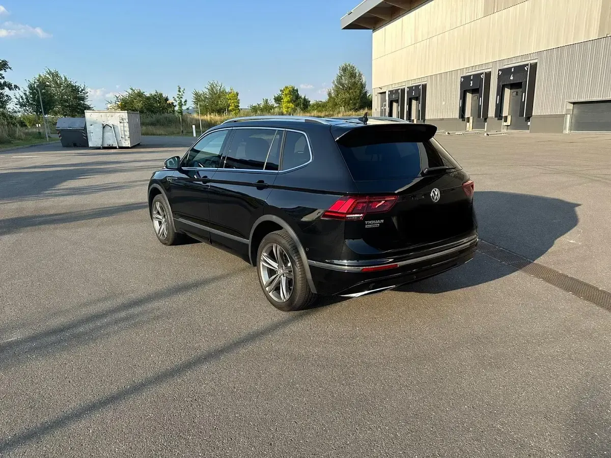 Gebraucht VW Tiguan Allspace R-line 200 PS (147 kW) 2021 Schwarz SUV