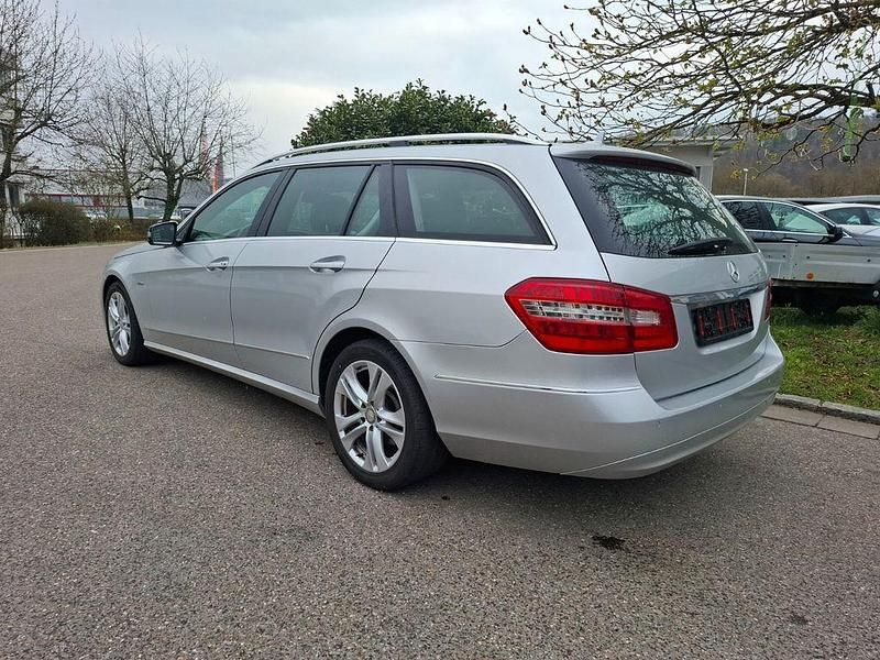 Gebraucht Mercedes E220 170 PS (125 kW) 2011 Silber Kombi
