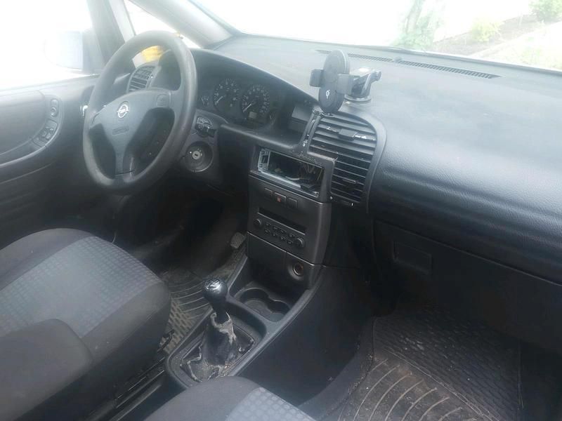 Grau Gebraucht 2005 Opel Zafira Van / Kleinbus | 850 € - Bild 1/4