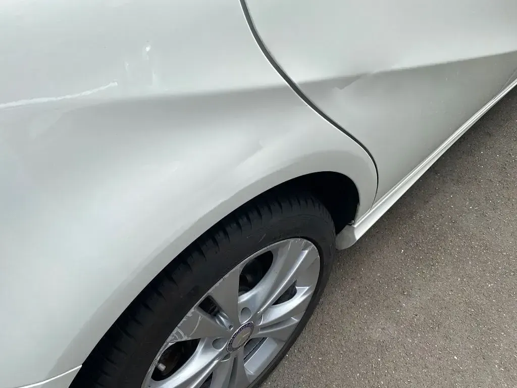 Gebraucht Mercedes B180 Urban 122 PS (89 kW) 2015 Weiß Kleinwagen