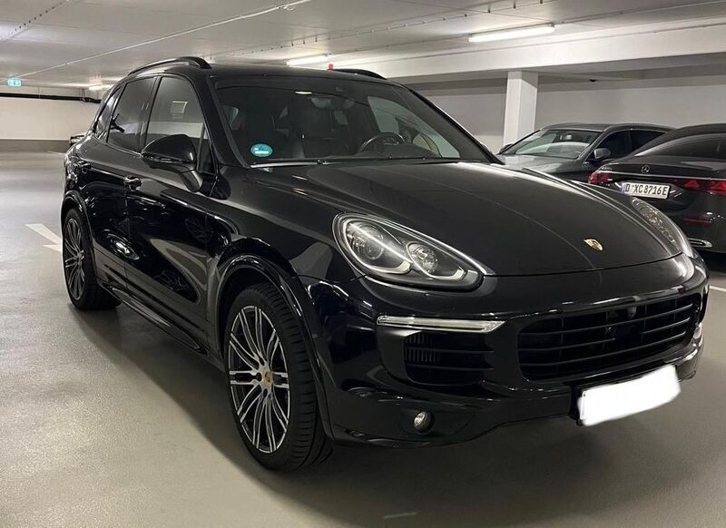 Schwarz Gebraucht 2017 Porsche Cayenne S Platinum Edition SUV | 45.990 € (Etwas zu teuer) - Bild 1/4