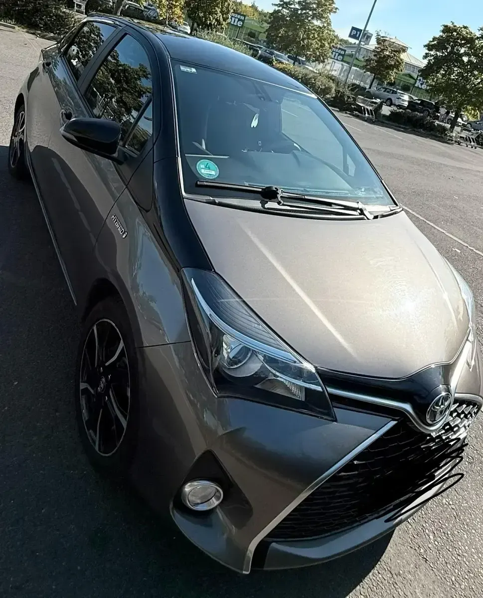 Gebraucht Toyota Yaris Hybrid 100 PS (73 kW) 2016 Kleinwagen