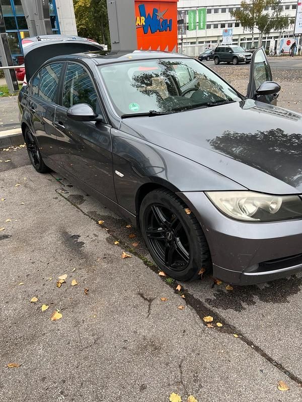 Grau Gebraucht 2008 BMW 318 Limousine | 3.500 € (Superpreis) - Bild 1/4