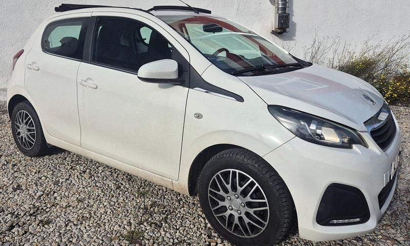 Weiß Gebraucht 2015 Peugeot 108 Kleinwagen | 4.490 € (Guter Preis) - Bild 1/4