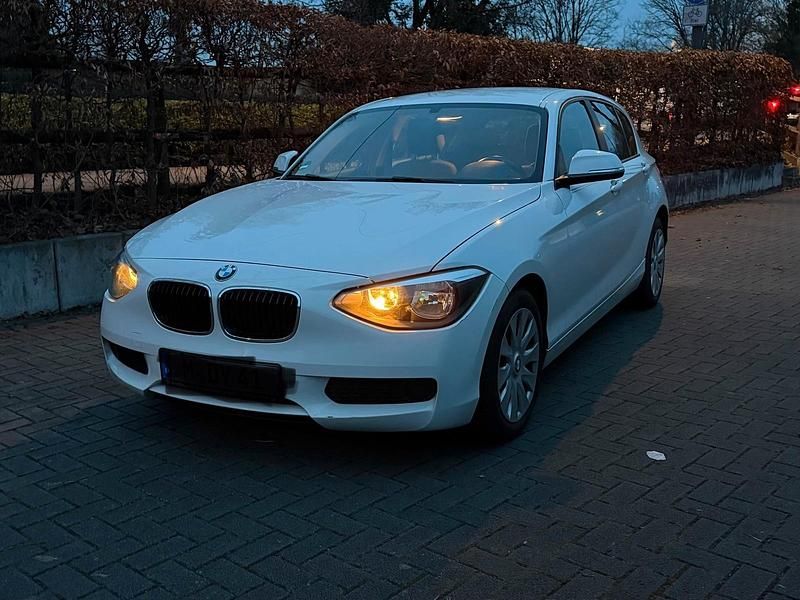 Weiß Gebraucht 2013 BMW 114 Kleinwagen | 5.450 € (Fairer Preis) - Bild 1/4