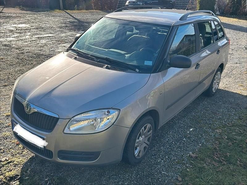 Andere farben Gebraucht 2009 Skoda Fabia Kombi | 1.200 € (Superpreis) - Bild 1/4