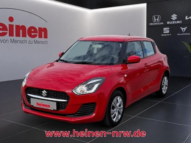 Rot Gebraucht 2021 Suzuki Swift Club Kleinwagen | 11.959 € (Guter Preis) - Bild 1/4