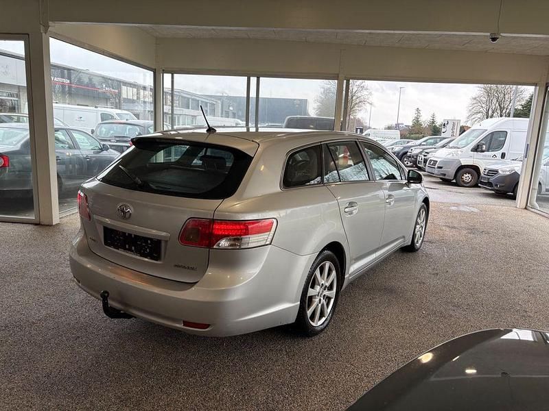 Gebraucht Toyota Avensis 2012 Silber Limousine