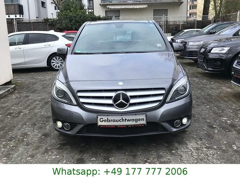 Gebraucht Mercedes B180 122 PS (89 kW) 2011 Grau Van / Kleinbus