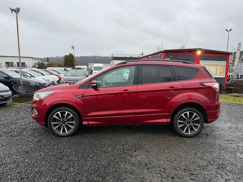 Gebraucht Ford Kuga ST-Line 179 PS (131 kW) 2019 Rot SUV