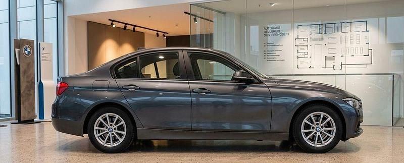 Gebraucht BMW 318 Advantage 150 PS (110 kW) 2015 Grau Limousine