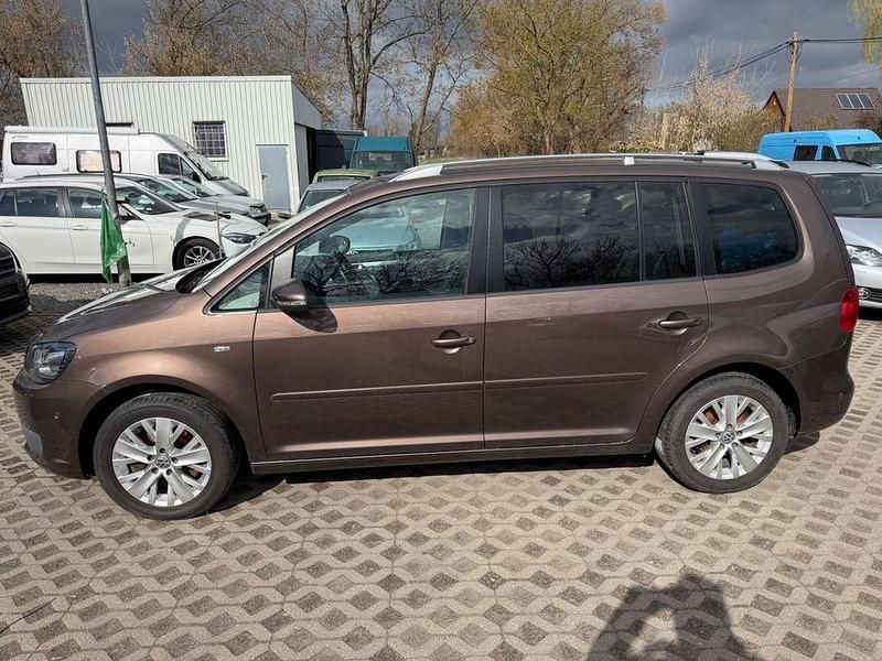 Gebraucht VW Touran Life 140 PS (102 kW) 2013 Braun Van / Kleinbus