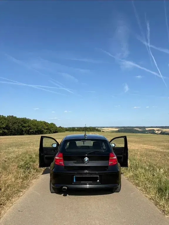 Gebraucht BMW 118 143 PS (105 kW) 2010 Schwarz Kleinwagen