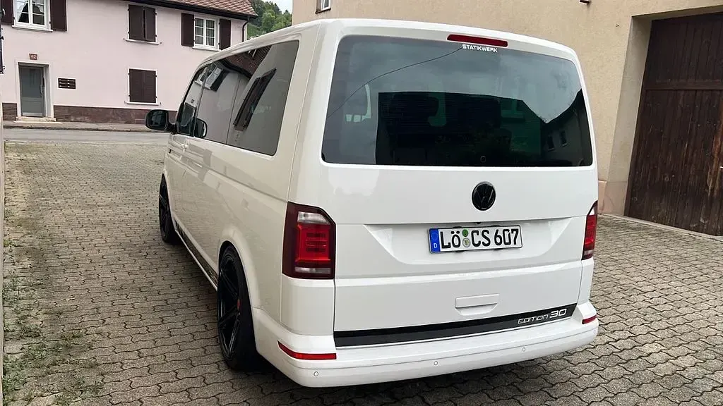 Gebraucht VW Multivan 204 PS (150 kW) 2017 Weiß Van / Kleinbus