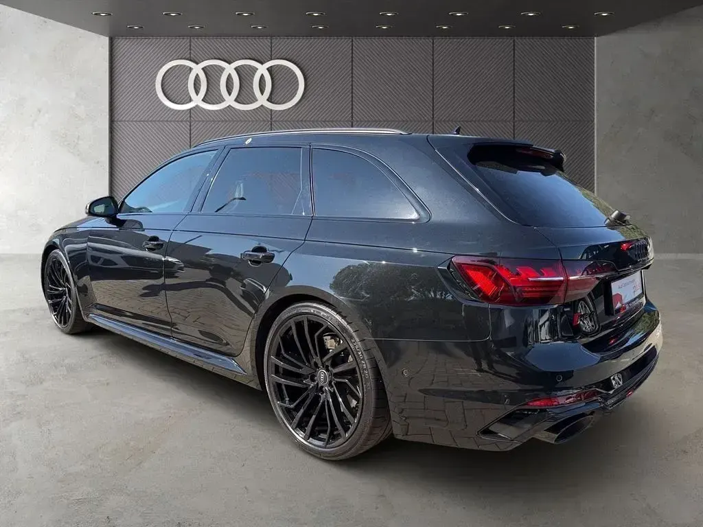 Gebraucht Audi RS4 Design 450 PS (330 kW) 2023 Mythosschwarz metallic Kombi