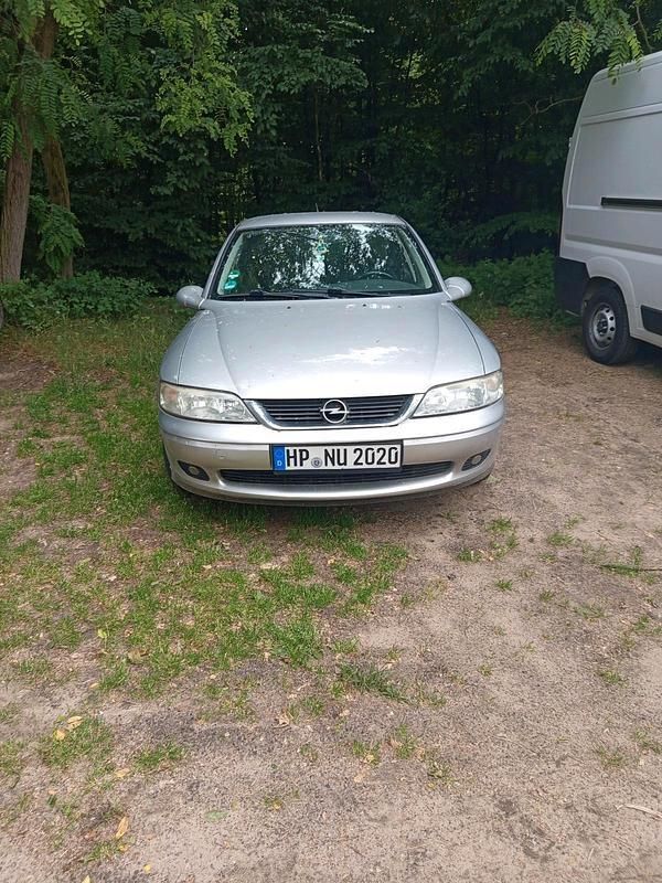 Silber Gebraucht 2000 Opel Vectra Limousine | 1.000 € (Guter Preis) - Bild 1/4