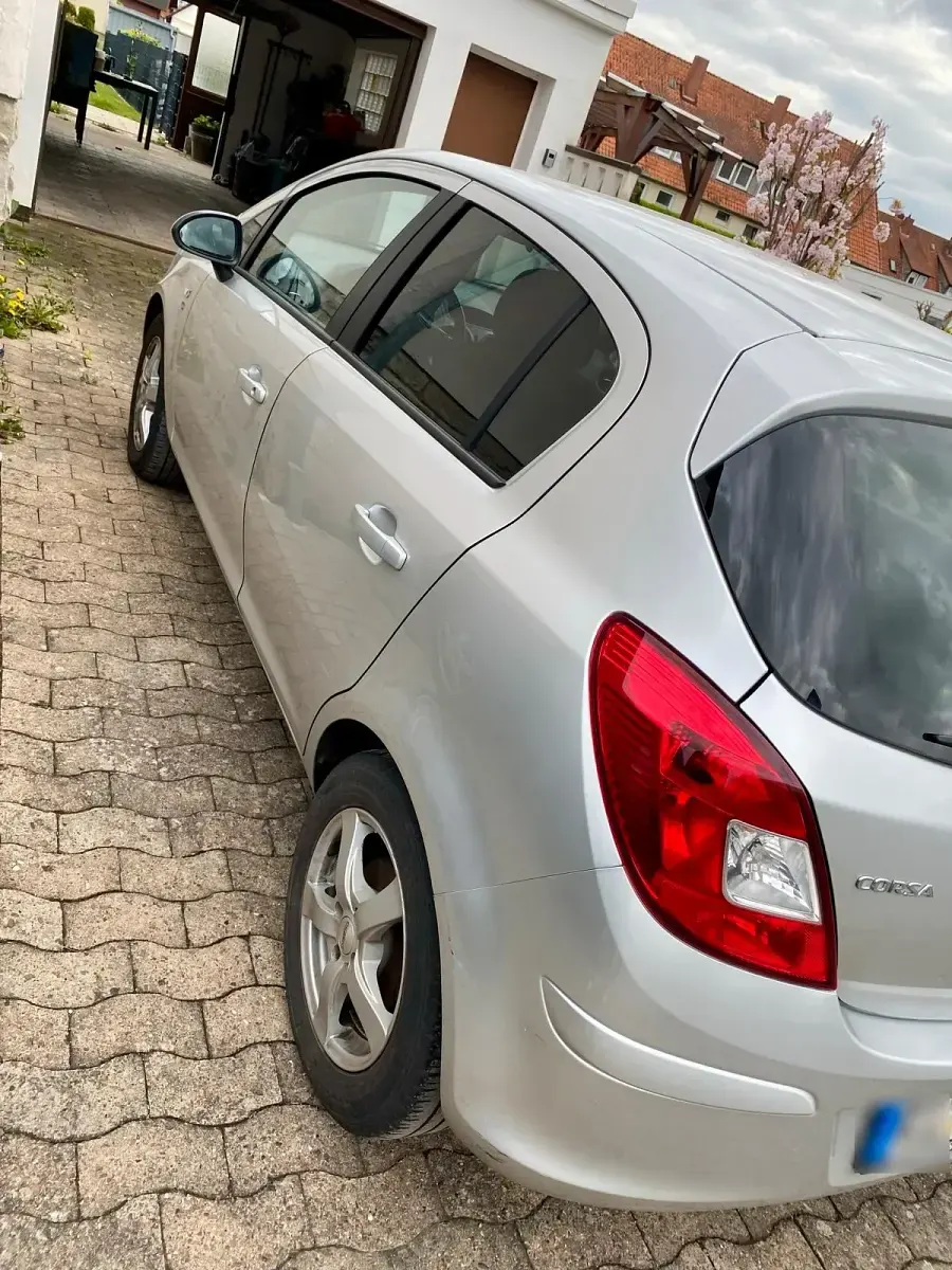 Second-hand Opel Corsa 70 CP (51 kW) 2010 Argintiu Hatchback