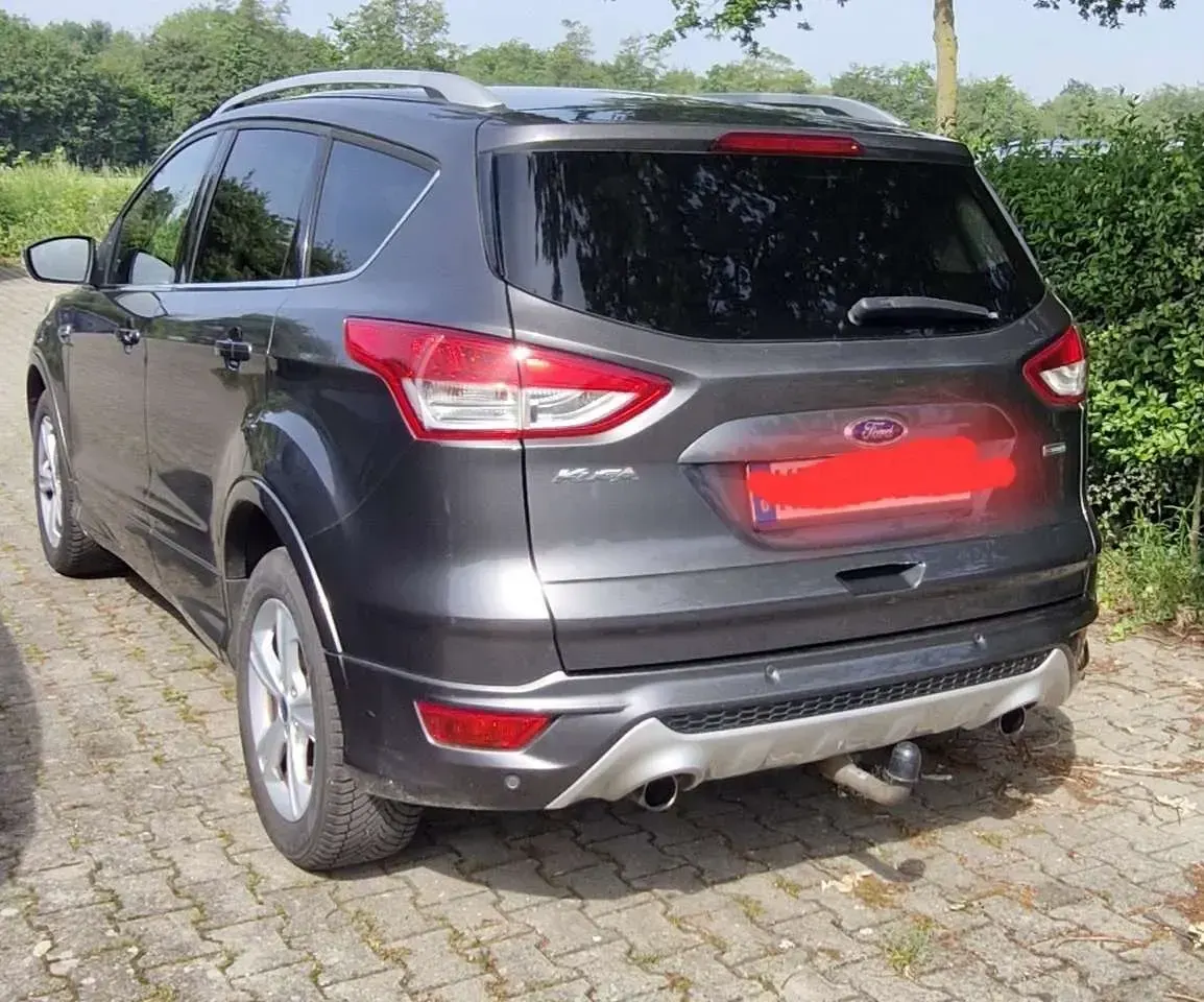 Gebraucht Ford Kuga Individual 150 PS (110 kW) 2015 Grau SUV