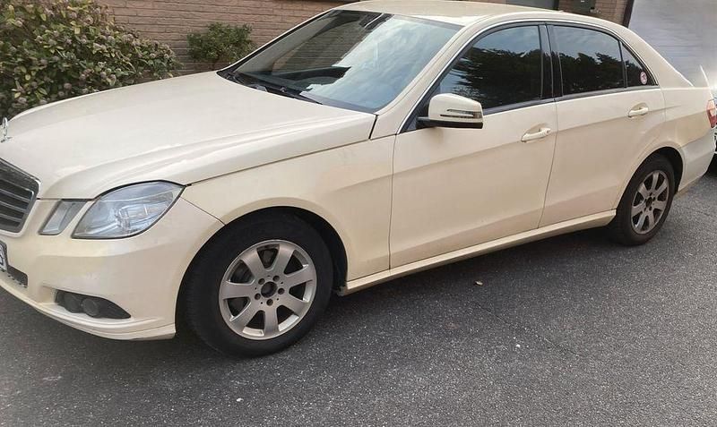 Gebraucht Mercedes E200 Elegance 136 PS (100 kW) 2011 Beige Limousine