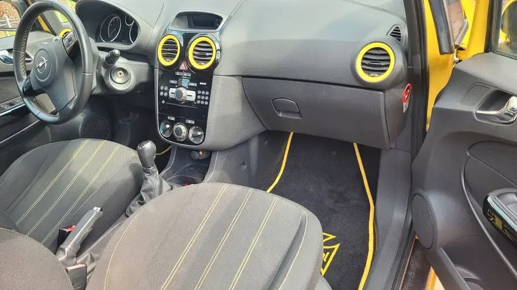 Usado Opel Corsa 87 HP (63 kW) 2010 Amarelo Citadino