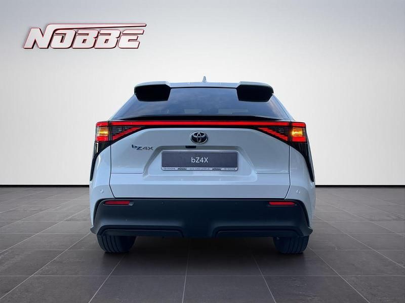 Gebraucht Toyota bZ4X Team 150 kW (204 PS) 2024 Weiß SUV