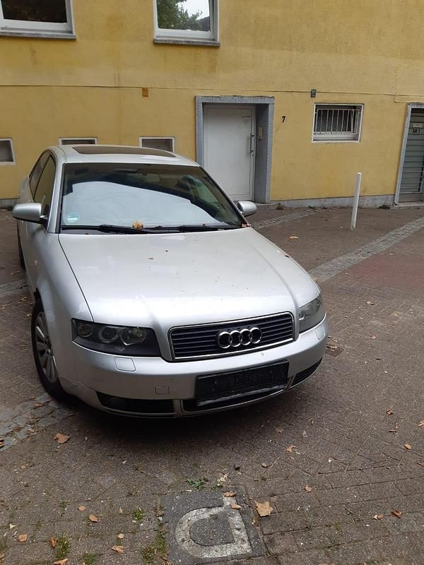 Grau Gebraucht 2004 Audi A4 Limousine | 1.000 € (Superpreis) - Bild 1/4