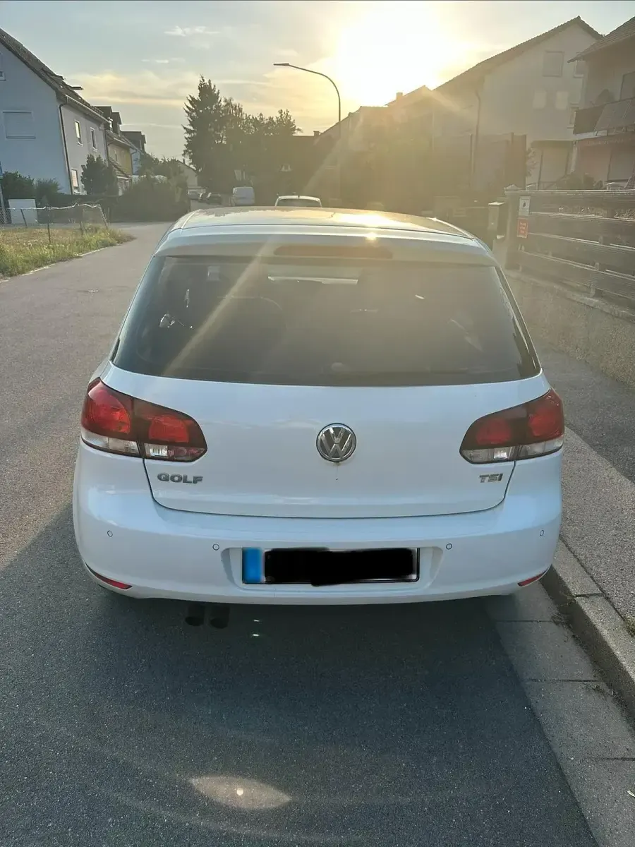 Gebraucht VW Golf VI Comfortline 122 PS (89 kW) 2011 Weiß Limousine
