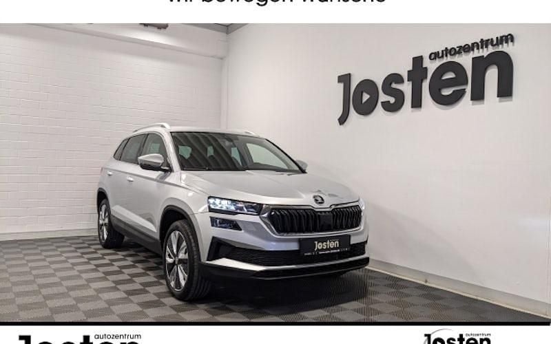 Silber Gebraucht 2024 Skoda Karoq Selection SUV | 29.490 € (Superpreis) - Bild 1/4