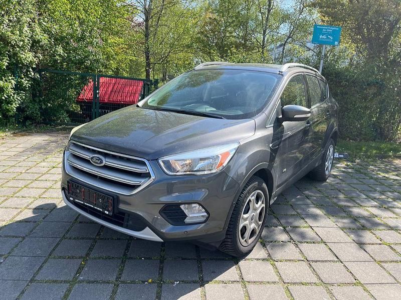 Gebraucht Ford Kuga Titanium 182 PS (133 kW) 2017 Grau SUV
