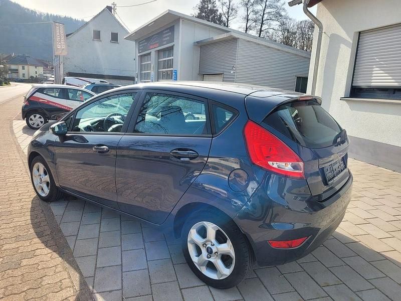 Gebraucht Ford Fiesta 82 PS (60 kW) 2011 Grau Kleinwagen