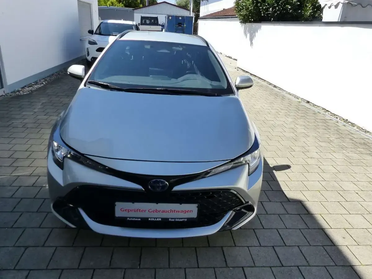 Gebraucht Toyota Corolla Business Edition 140 PS (102 kW) 2024 Precious silber 1j6 Kombi