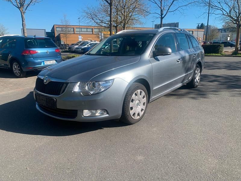 Gebraucht Skoda Superb 140 PS (102 kW) 2010 Grau Kombi
