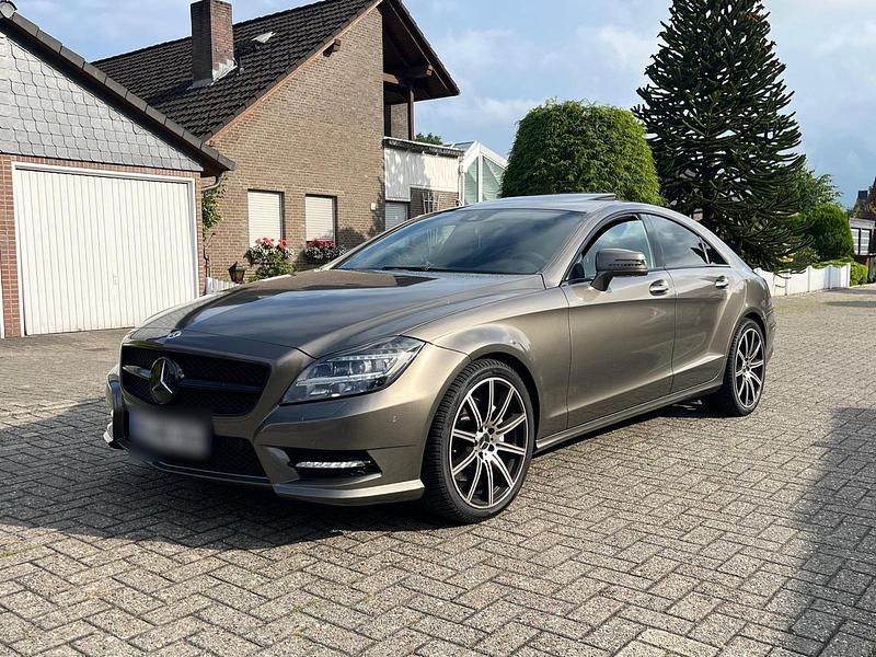 Braun Gebraucht 2013 Mercedes CLS350 Limousine | 19.999 € (Fairer Preis) - Bild 1/4