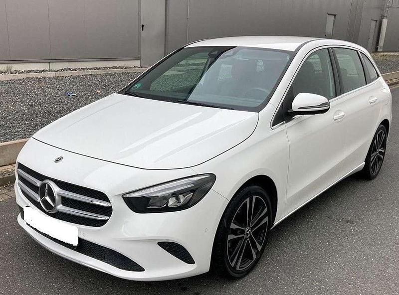 Weiß Gebraucht 2019 Mercedes B200 AMG Van / Kleinbus | 25.999 € (Fairer Preis) - Bild 1/4
