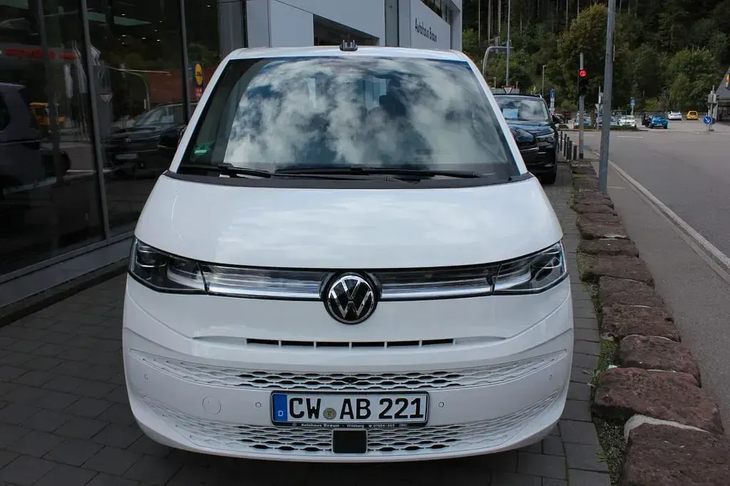 Gebraucht VW Multivan Style 150 PS (110 kW) 2025 Candyweiß Van / Kleinbus
