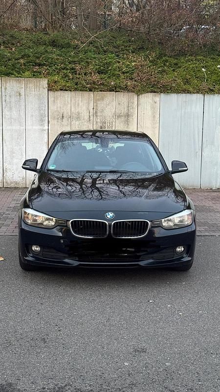 Schwarz Gebraucht 2014 BMW 316 Kombi | 8.499 € (Fairer Preis) - Bild 1/4